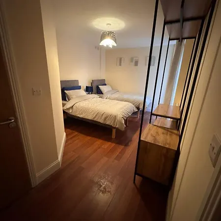Apartment 3 Washington St West *